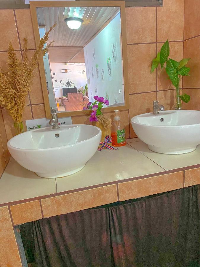 Bato'S Hostel Кепос Екстериор снимка