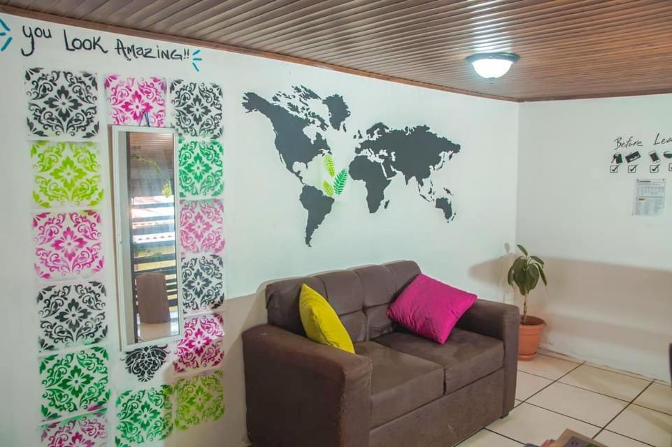 Bato'S Hostel Кепос Екстериор снимка