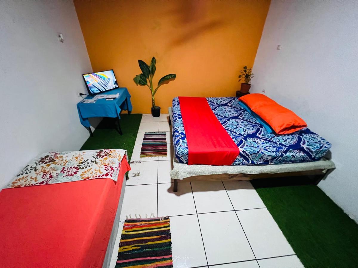 Bato'S Hostel Кепос Екстериор снимка