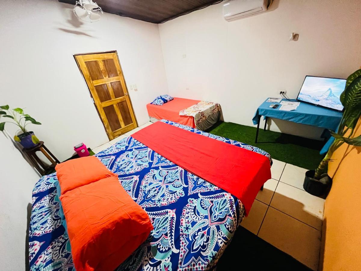 Bato'S Hostel Кепос Екстериор снимка